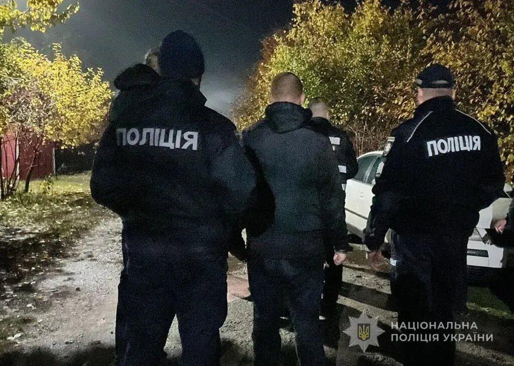 У Ромнах викрили чоловіка, який зберігав автомат Калашникова та боєприпаси