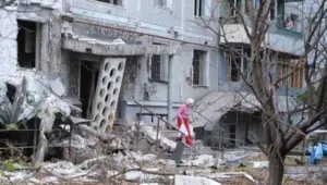 Ворог вдарив по багатоповерхівці в Сумах