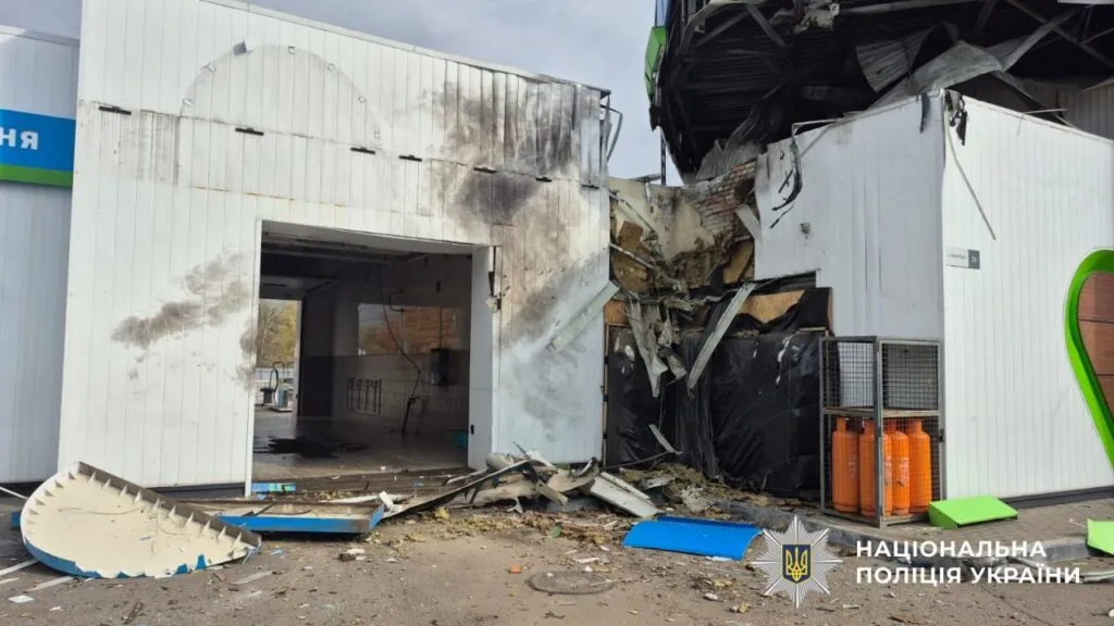 Росіяни атакували Суми: під обстріл потрапили залізничний вокзал і АЗС (ФОТО)