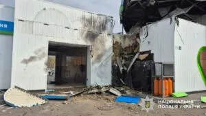 Росіяни атакували Суми: під обстріл потрапили залізничний вокзал і АЗС (ФОТО)