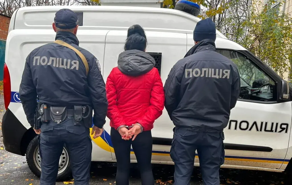 На Сумщині жінка поранила чоловіка ножем у спину: суд відправив її під варту