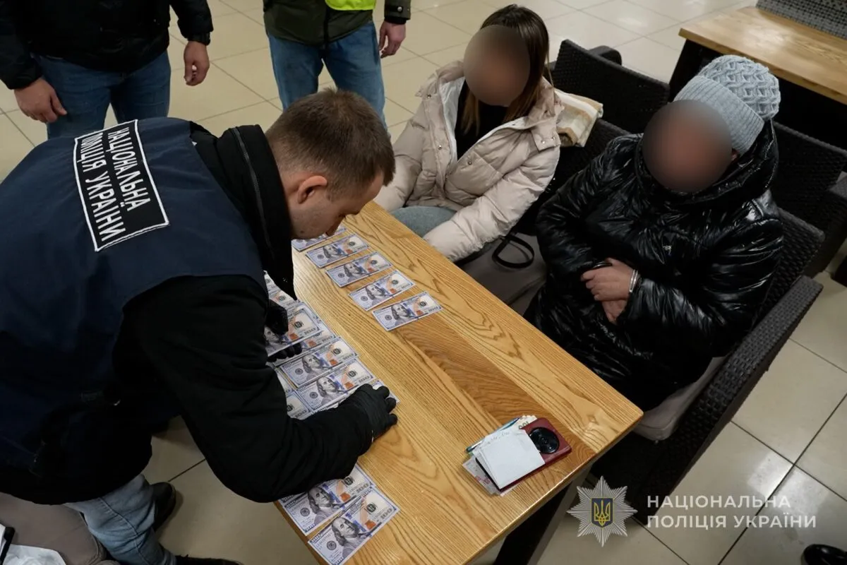 У Сумах викрили та затримали організаторку схеми втечі за кордон ухилянтів