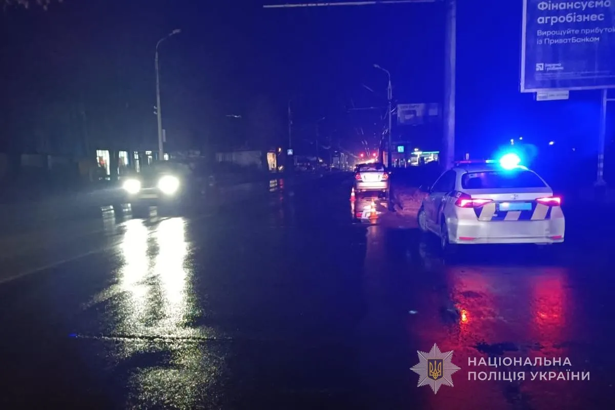 У Сумах на Білопільському шляху авто збило жінку на пішохідному переході