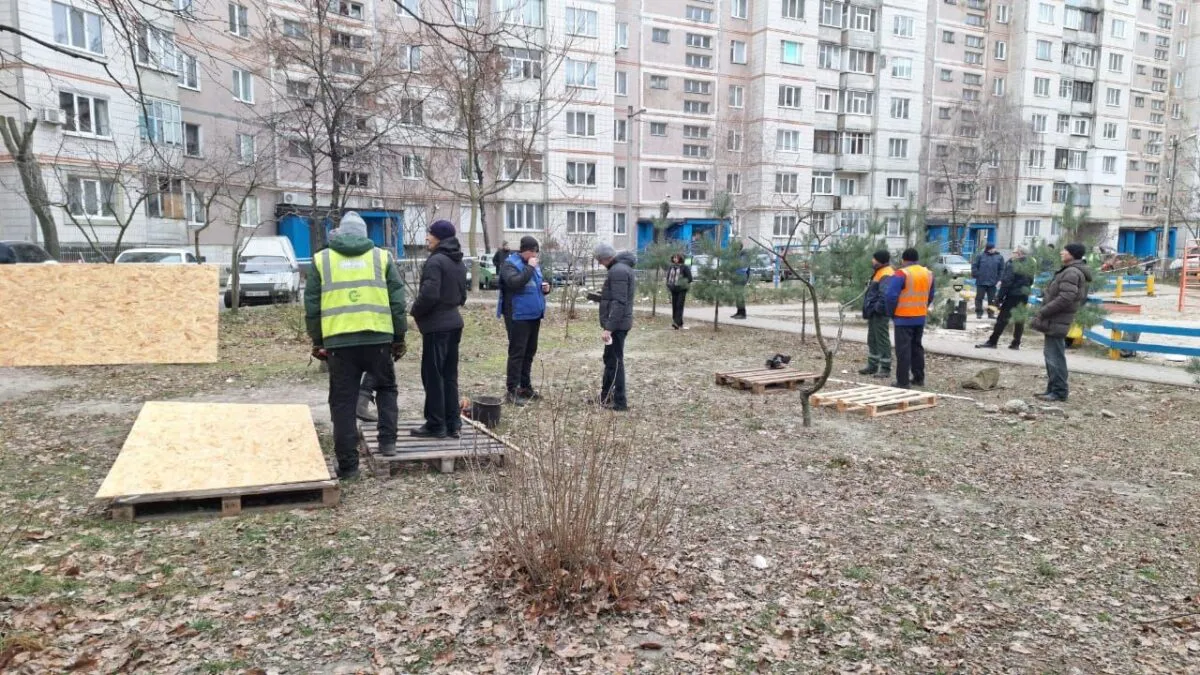 Удар по багатоповерхівці в Сумах: триває ліквідація наслідків ворожої атаки