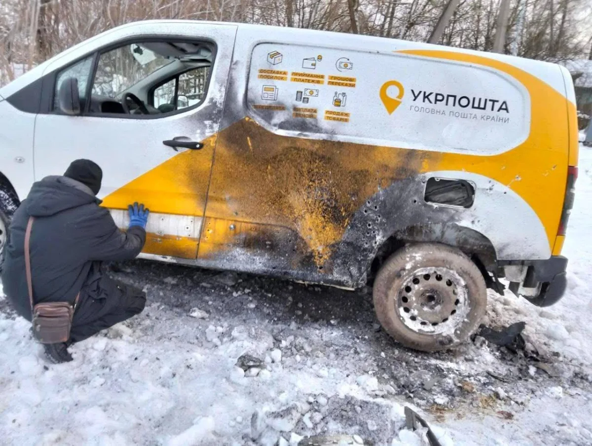 На Сумщині ворожий дрон знищив автівку Укрпошти