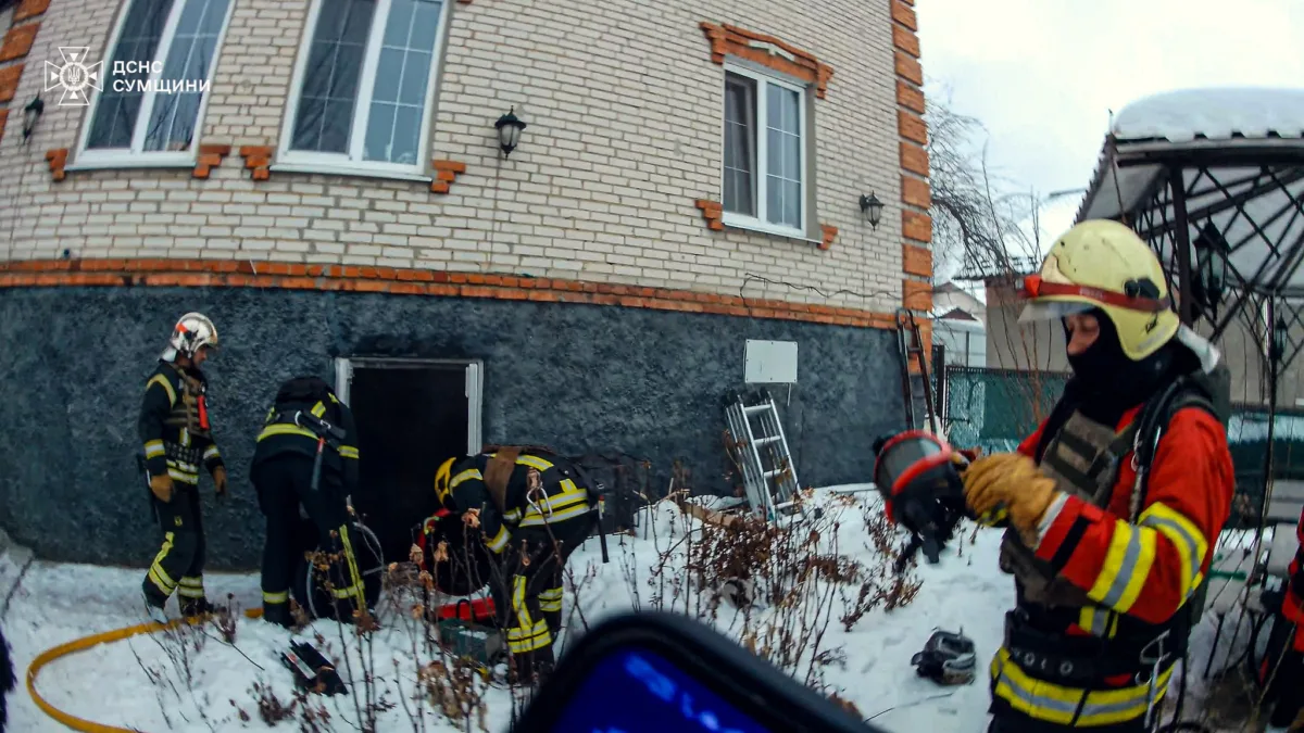 У Сумах через пожежу в приватному будинку постраждав власник: що відомо про наслідки