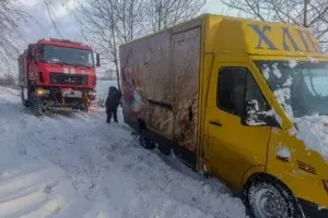 Сніг і хуртовини: на трасах Сумщини вводять нічні обмеження для фур