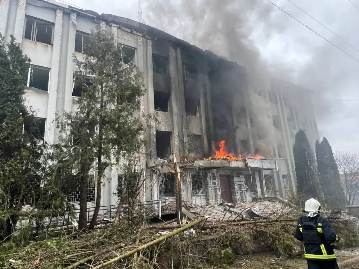 Подробиці атаки на Суми: ворог бив по будівлі ТЦК