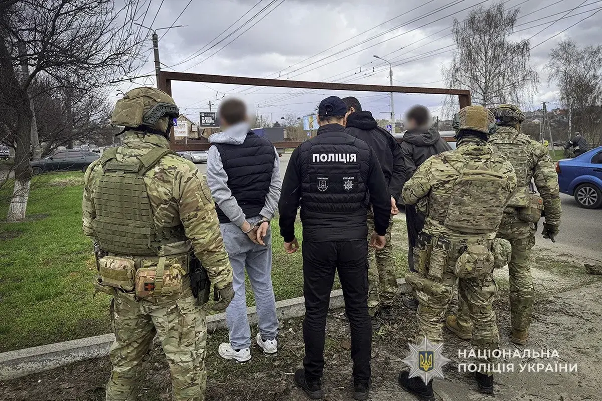 Викрадали авто та обладнання ППО: на Сумщині затримали двох підозрюваних