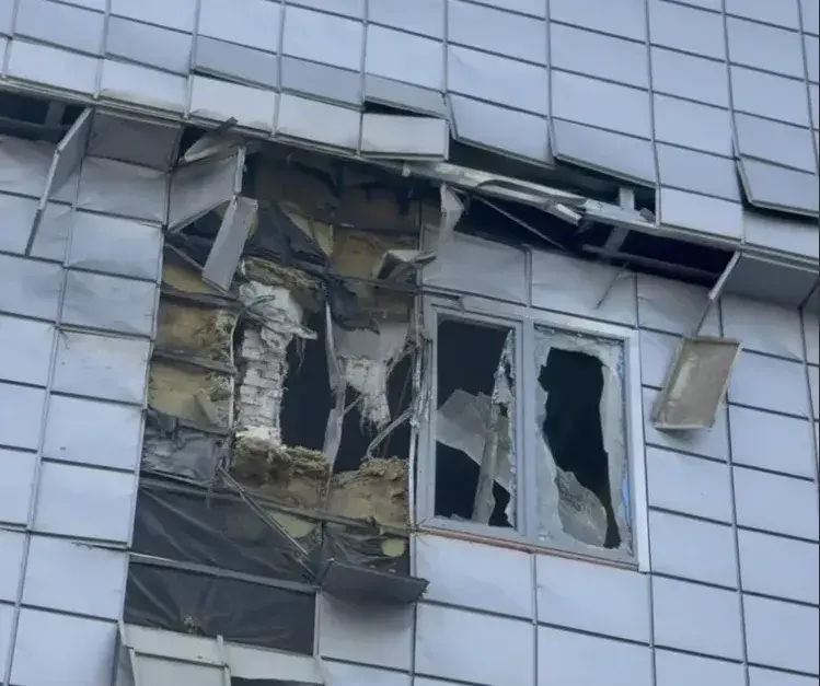 Ворог вдарив по ТЦ у Сумах: відомо про двох постраждалих