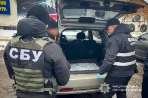 Вимагав 2000 доларів за світло: на Сумщині енергетик піде під суд