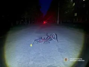 На Сумщині автівка збила пенсіонерку на велосипеді: що відомо