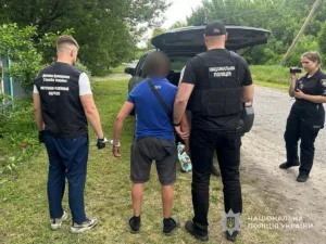 На Сумщині чоловік погрожував сусідові гранатою, бо не поділив з ним земельну ділянку