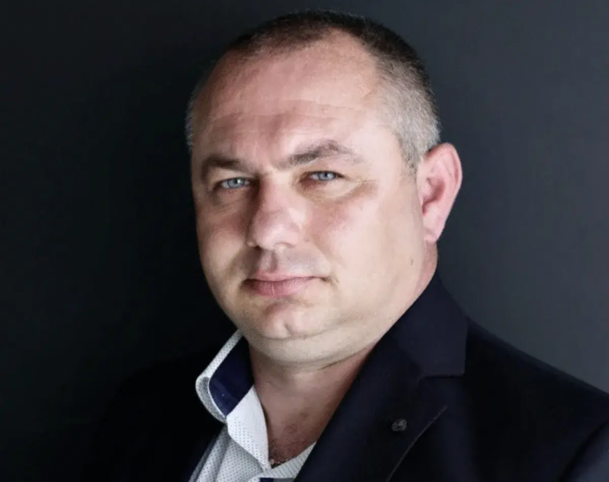 Як багатіє в.о. мера Сум Артем Кобзар: мільйон на рік лише зарплатня