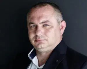 Як багатіє в.о. мера Сум Артем Кобзар: мільйон на рік лише зарплатня