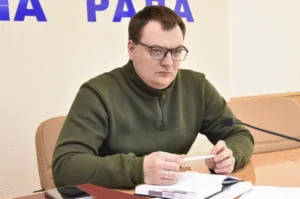 Стало відомо скільки заробляє Микита Баня на посаді заступника голови Сумської облради