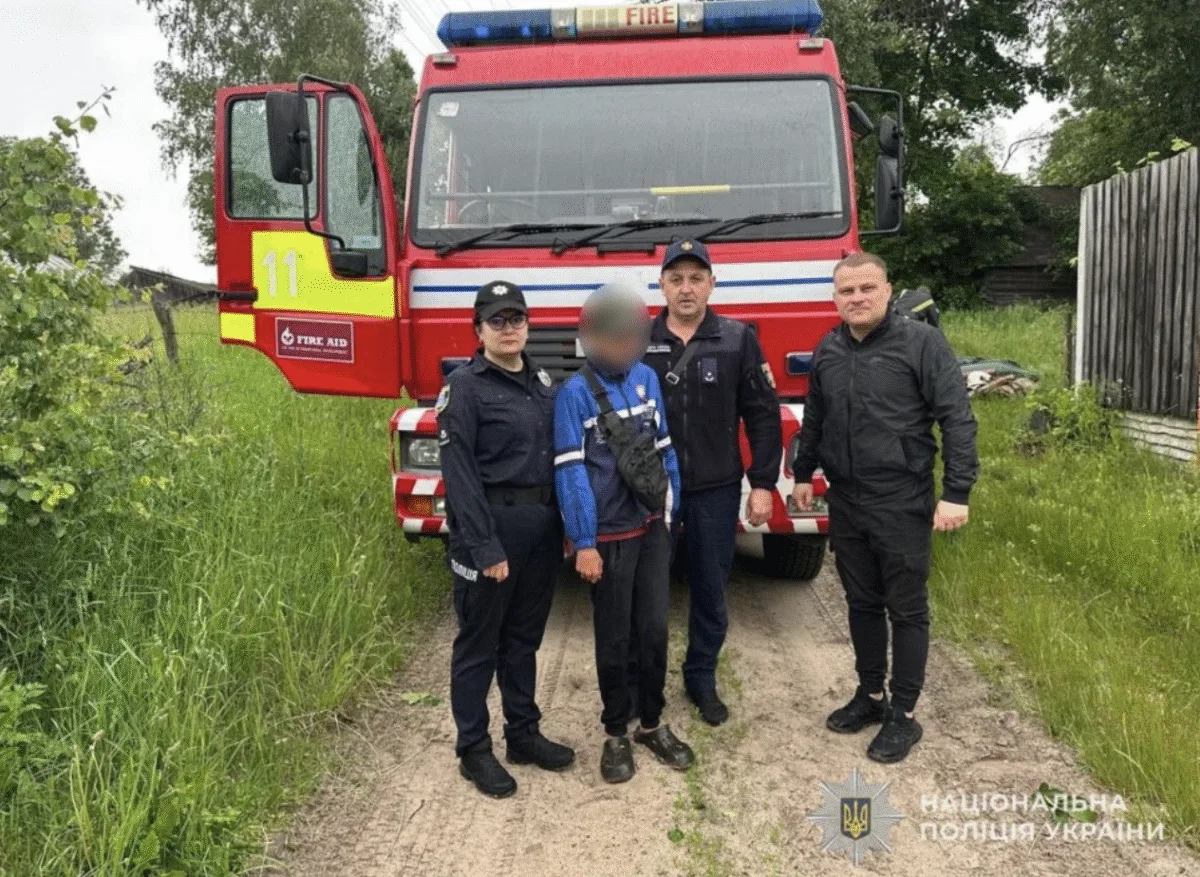 Підлітка на саморобному плоті посеред ставка врятували на Сумщині