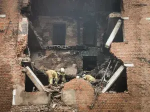 Три поверхи обвалилися після удару "Шахеда": що відомо про атаку на Конотоп