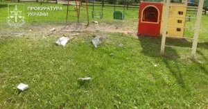 На півночі Сумщини дрон влучив у дитячий майданчик, постраждали дві жінки