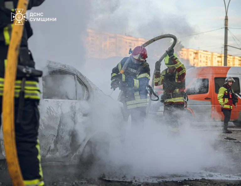 ДСНС розкрило подробиці удару БПЛА по стоянці авто в Сумах: актуальна інформація на цей момент