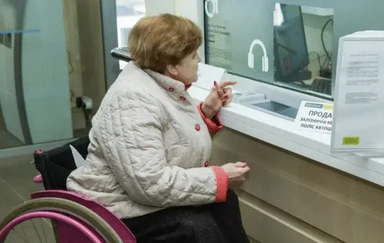 Як пенсіонеру в Сумах пройти ідентифікацію у банку у 2026 році: які є способи 