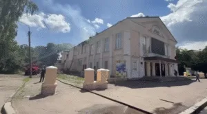 Ворог вдарив по дітях, які гралися в центрі Конотопа: що відомо на цей момент