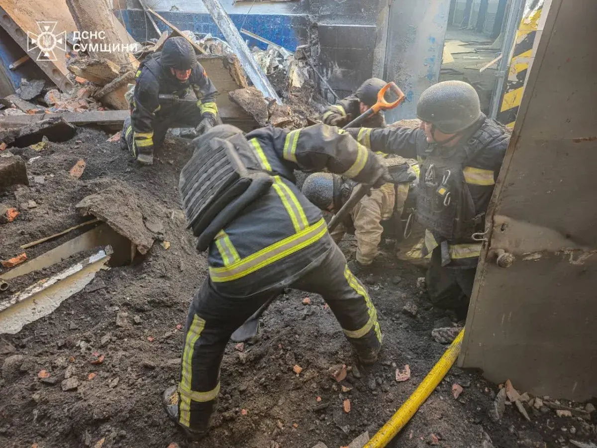 Удар по Конотопу залишив місто без світла: під час атаки РФ загинула працівниця Укрзалізниці