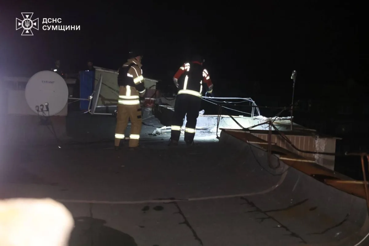 В Сумах дрон вдарив по дев'ятиповерхівці: мешканців евакуювали, пожежу загасили