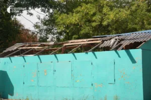Росіяни атакували безпілотником будівлю у сумському парку вранці