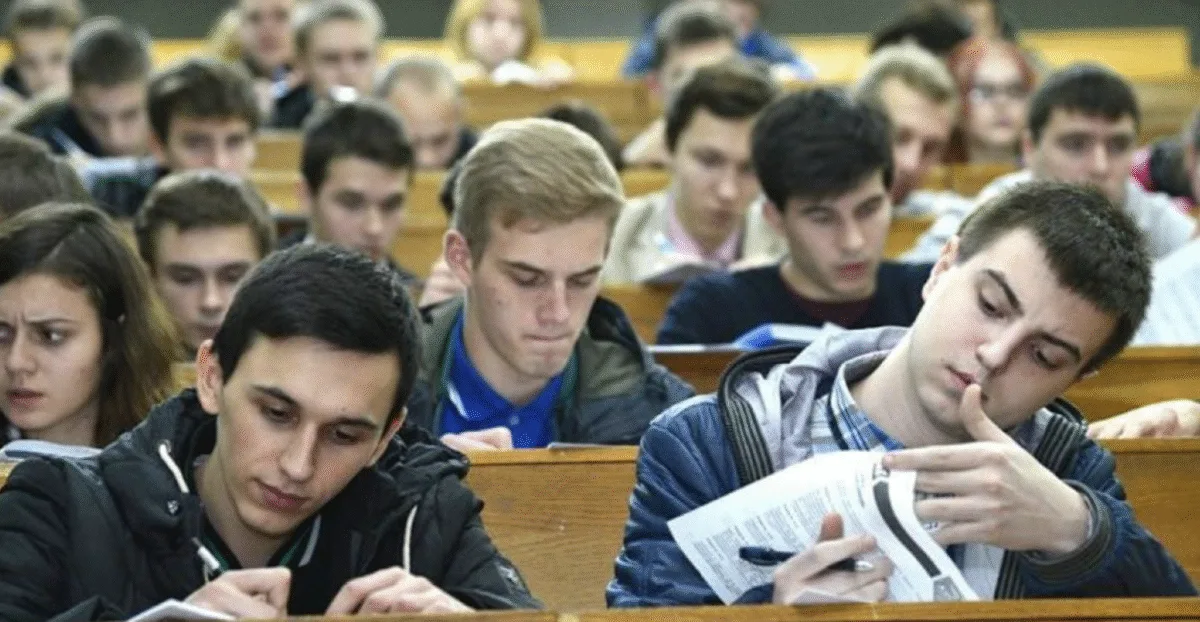 Тисячі абітурієнтів в Україні понад дев’ять годин не можуть дочекатися результатів вступу-2026