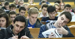 Тисячі абітурієнтів в Україні понад дев’ять годин не можуть дочекатися результатів вступу-2026