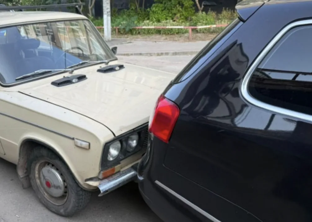 У Сумах нетверезий водій ВАЗу вчинив ДТП і намагався втекти