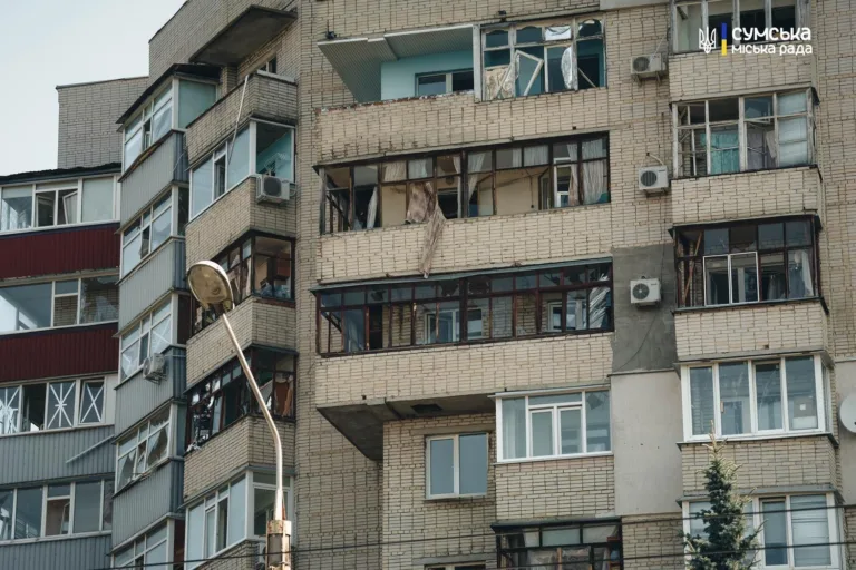 Триває ліквідація наслідків чергової атаки КАБів на Суми: що відомо на цей момент