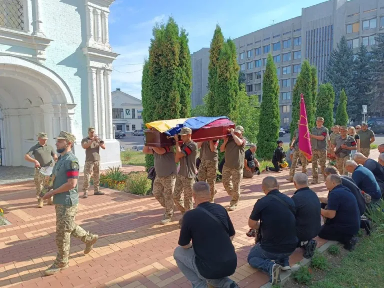 В Сумах попрощалися із захисником Олександром Черковим