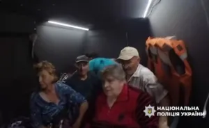 Поліцейські евакуювали сімох людей з прифронтових громад Сумщини