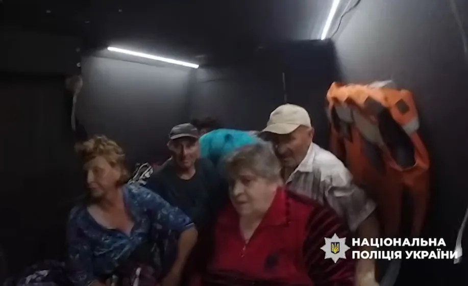 Поліцейські евакуювали сімох людей з прифронтових громад Сумщини