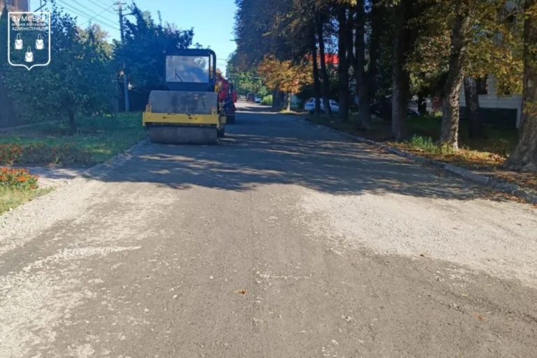 В Сумах ремонтують дороги та заїзди до будинків у приватному секторі