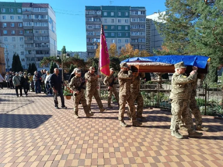 В Сумах попрощалися із захисником Сергієм Коробкою