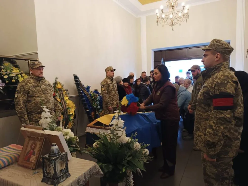 В Сумах попрощалися із захисником Андрієм Лістуновим