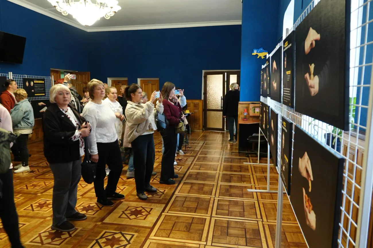 В Хмельницькому відкрили фотовиставку про жінок прикордонної Сумщини