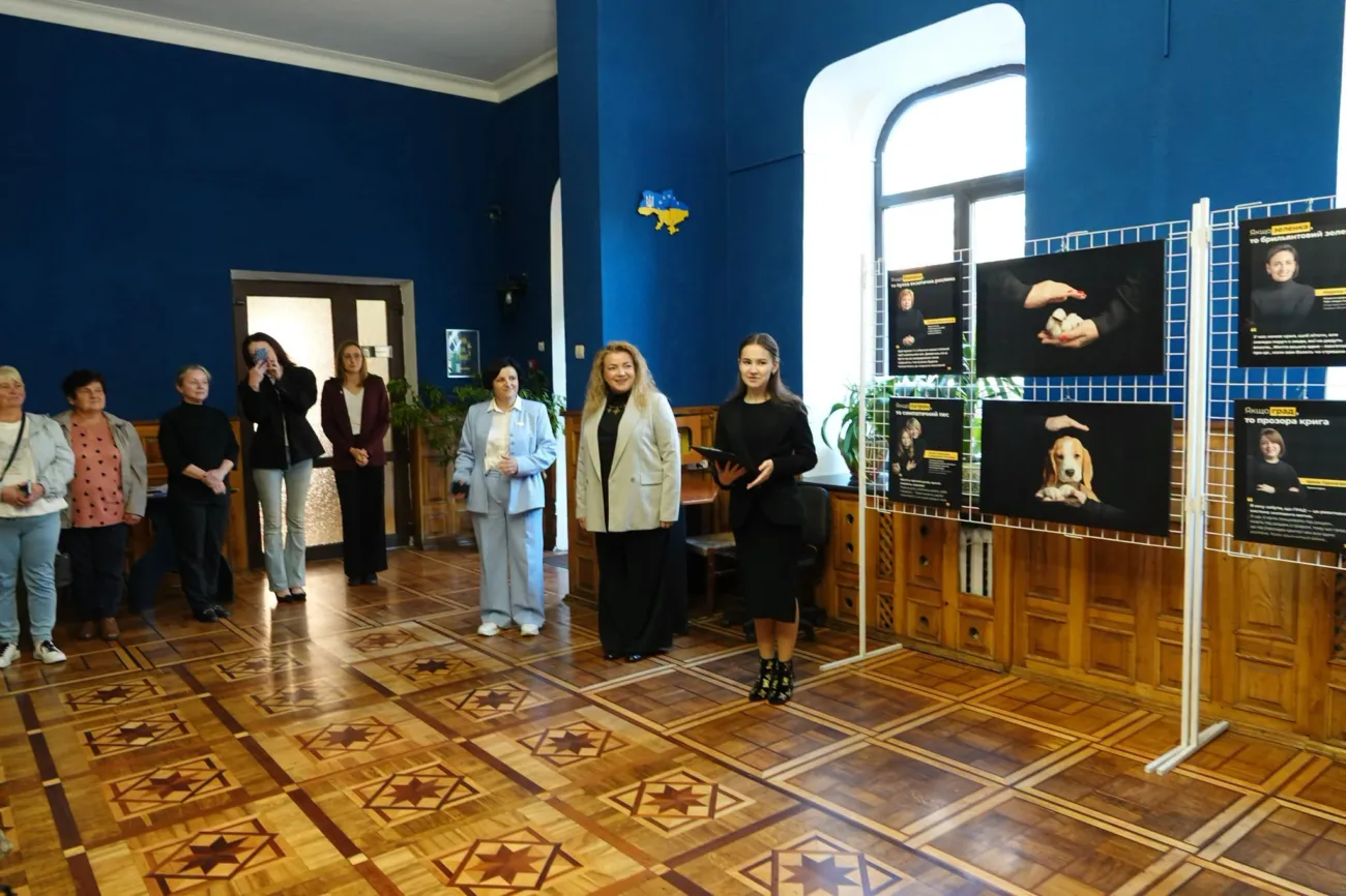 В Хмельницькому відкрили фотовиставку про жінок прикордонної Сумщини