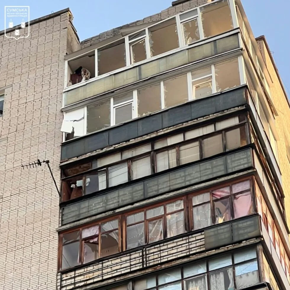 Ракета «Молнія» пошкодила три багатоповерхівки в Сумах