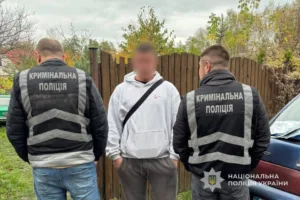 В Конотопі викрили чоловіка, який зберігав наркотики