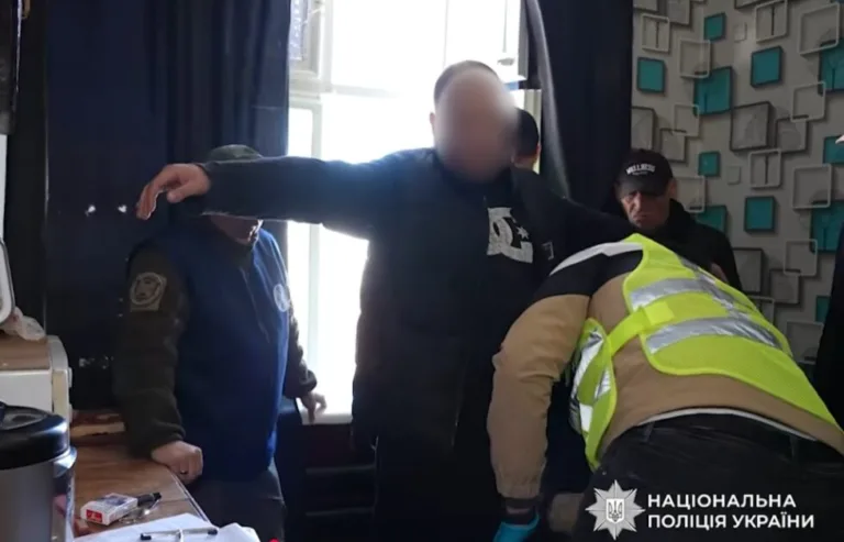 В Сумах викрили засудженого, який продавав наркотики у в'язниці