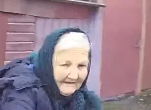 На Сумщині поліцейський допоміг жінці з прифронтової громади дістатися до лікарів