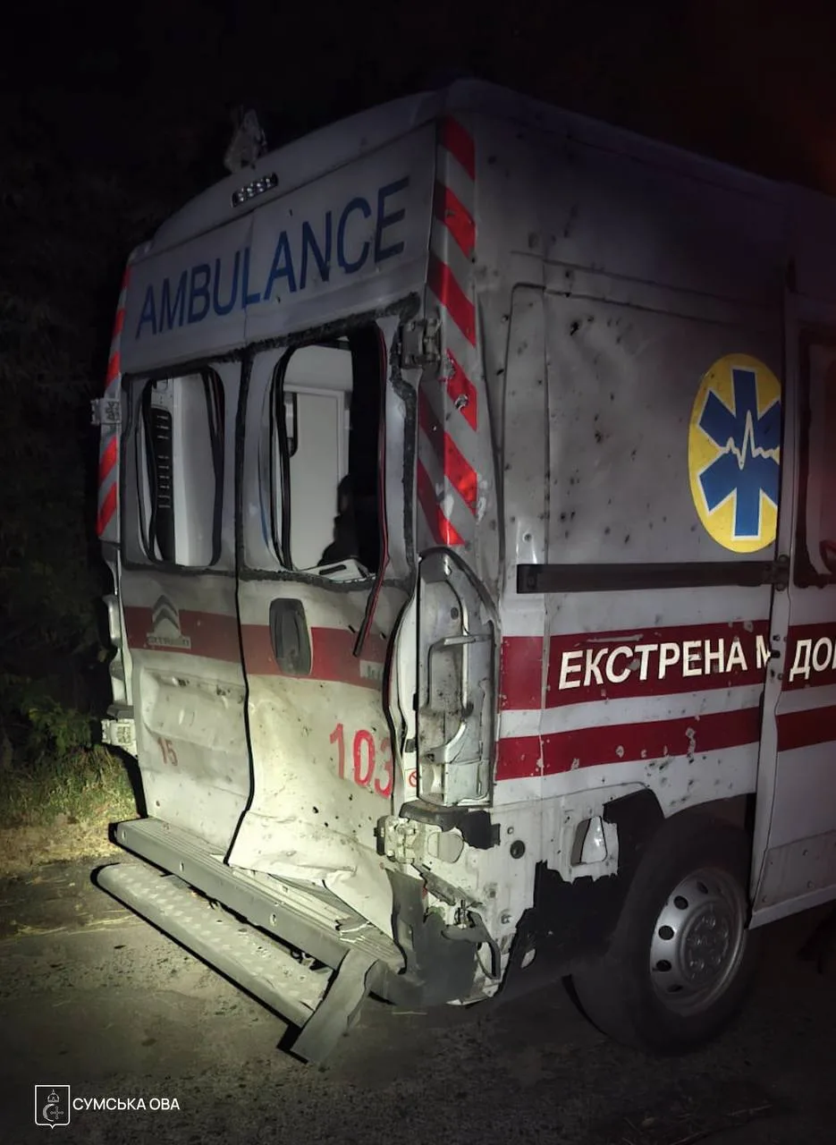 Росіяни атакували автомобіль швидкої допомоги дроном на Сумщині