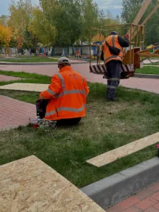 В Сумах ліквідовують наслідки атаки дрона на багатоквартирний будинок