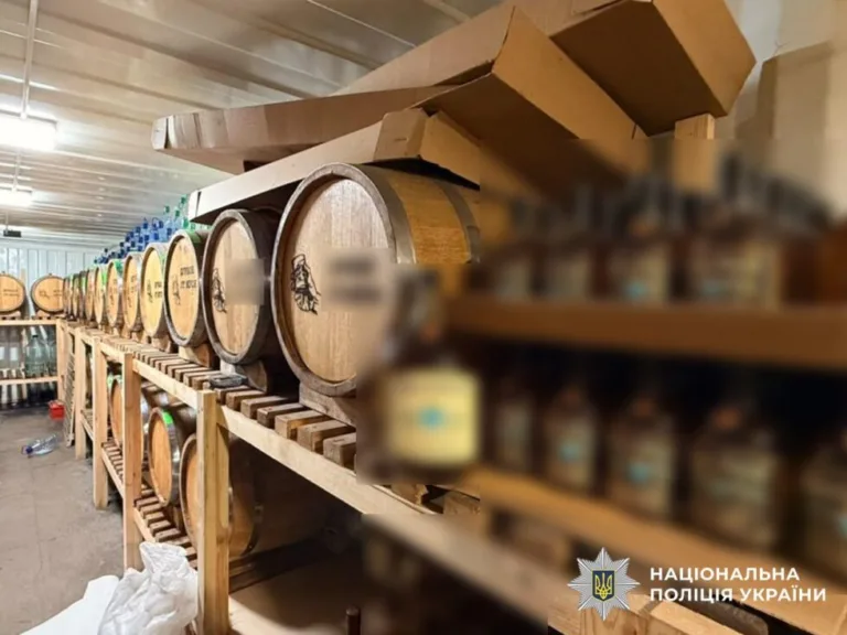 На Сумщині ліквідували підпільні виробництва і мережу збуту алкоголю