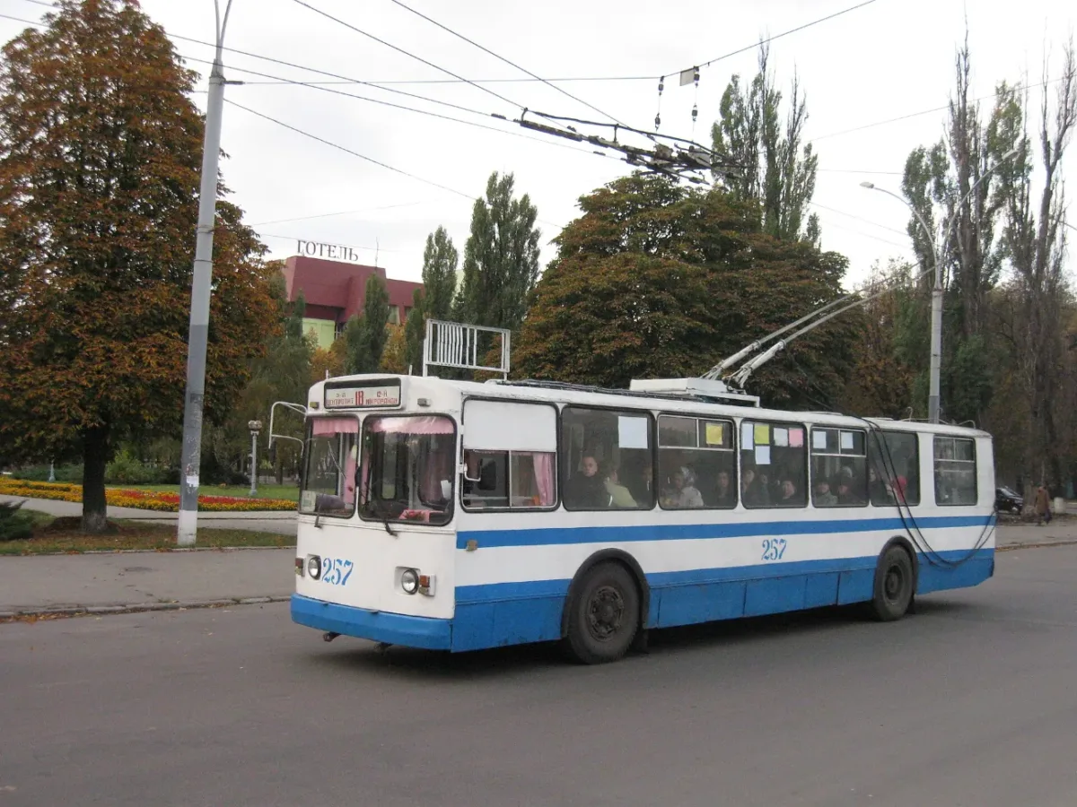 Сумський тролейбус на проспекті Шевченка